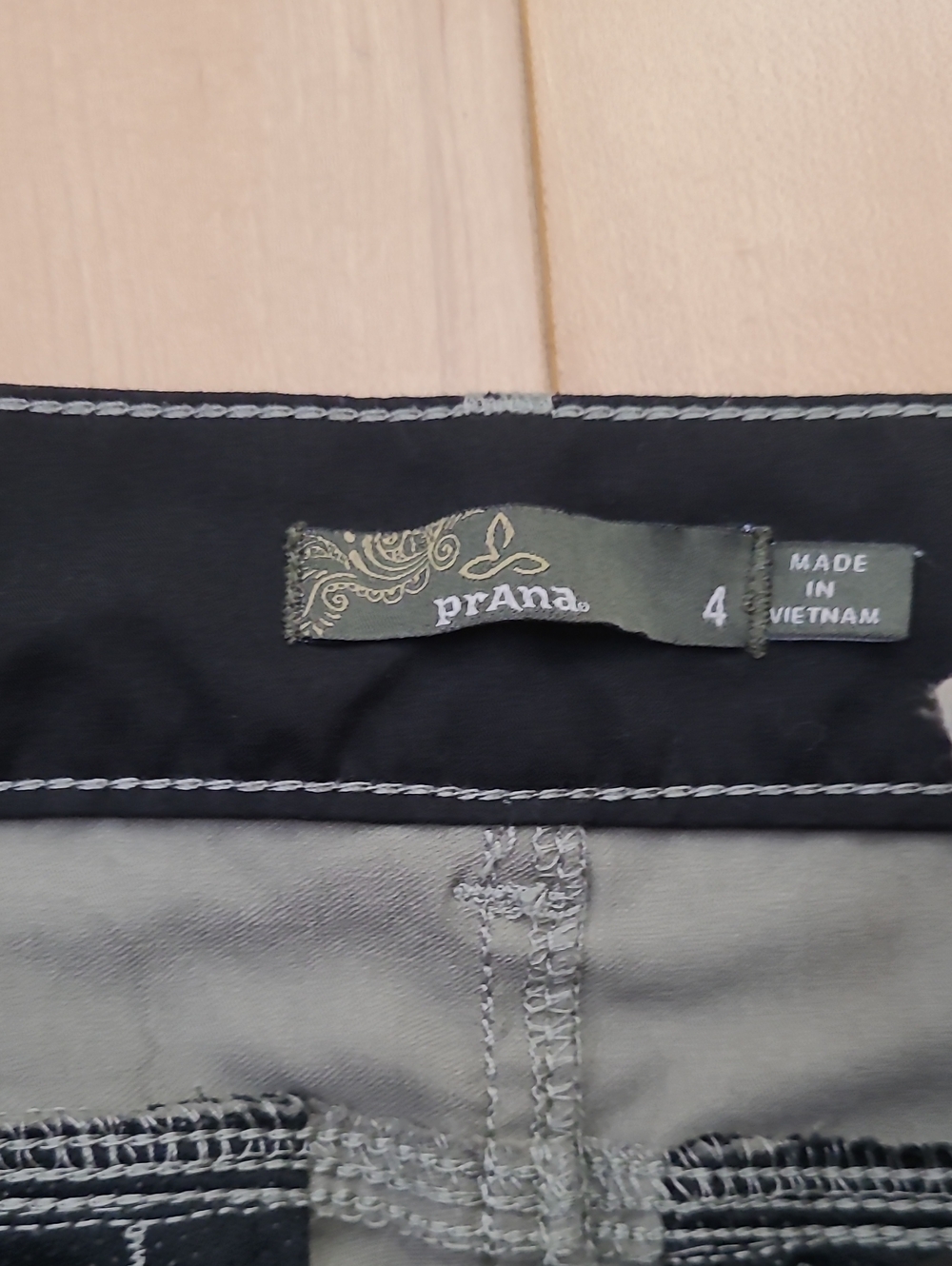 PrAna Women's Size 4 Green Camo Cargo Jogger Capris - Picture 2 of 6